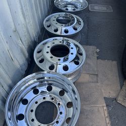 22.5 Alcoa Wheels