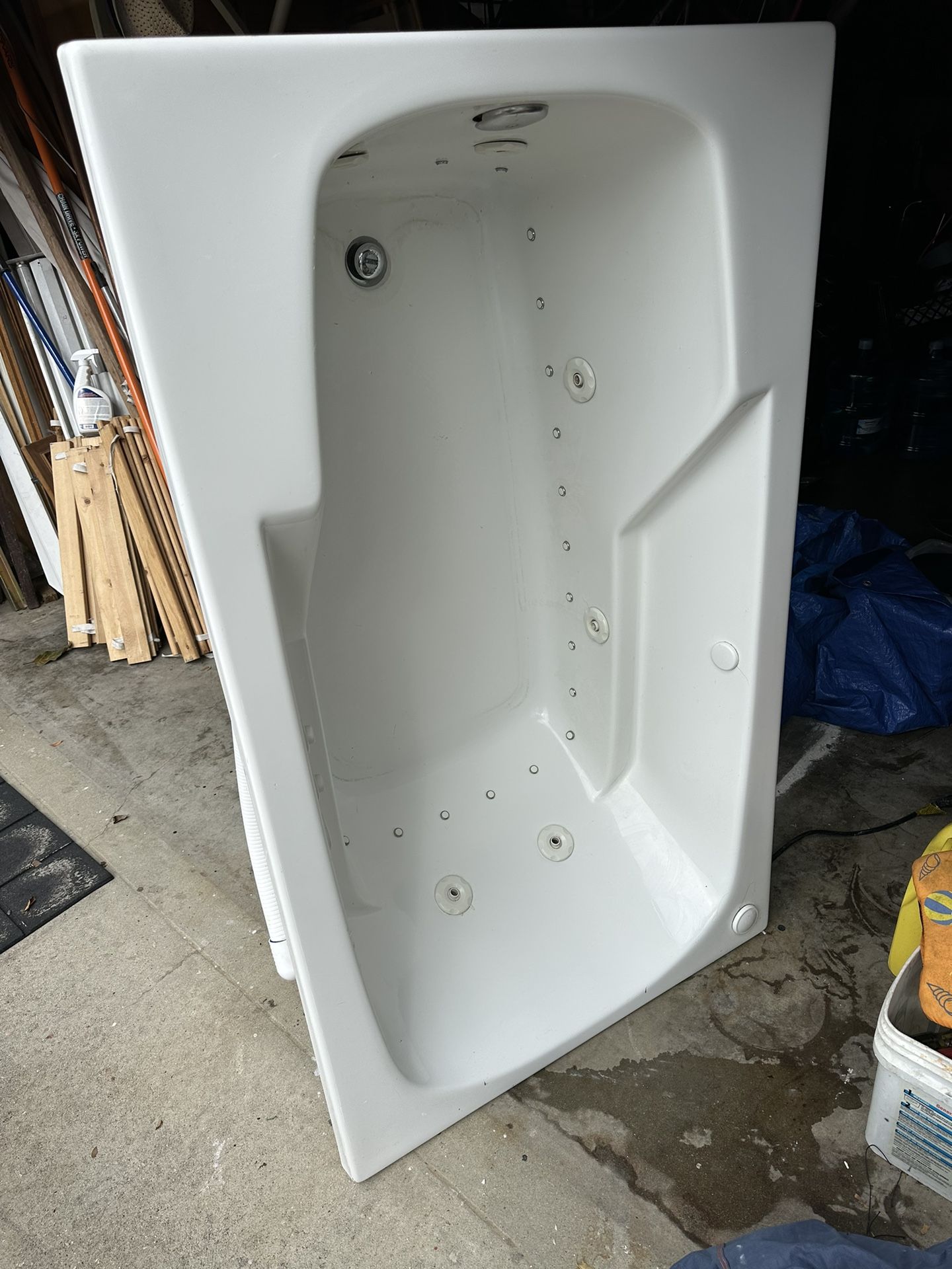 White Jet Jacuzzi Tub With Motor 60X30