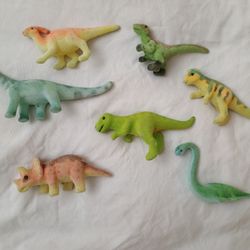 TOY DINOSAURS LOT
