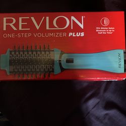 Revlon one step volumizer Plus. Hair brush blow dryer. New