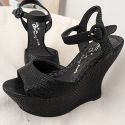 Alice & Olivia REAL Leather Snake Skin Black Wedge Heels 
