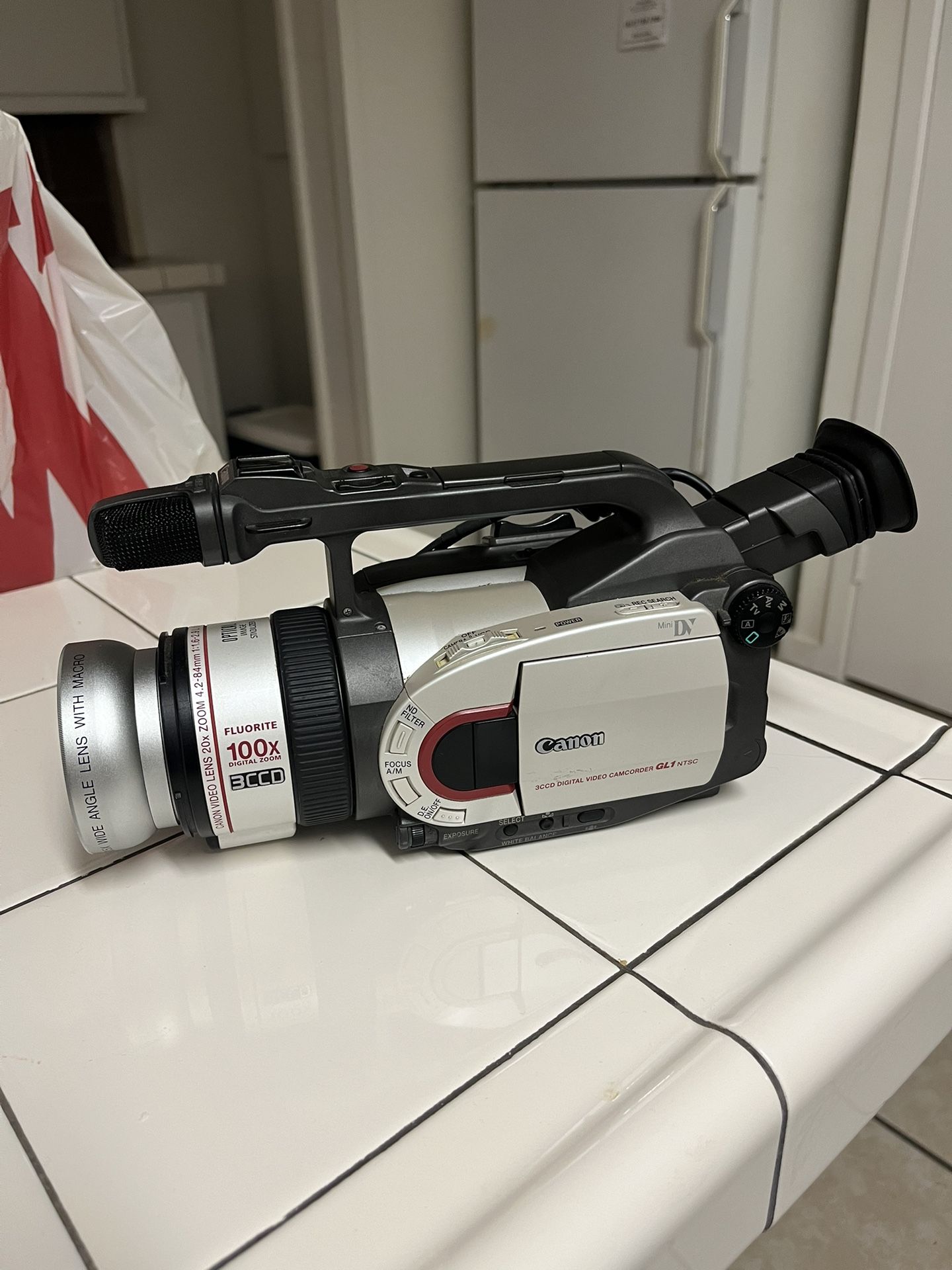 Canon GL1 Camcorder