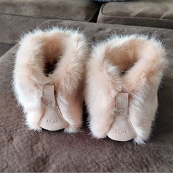  UGGS -Baby Pink - BRAND NEW