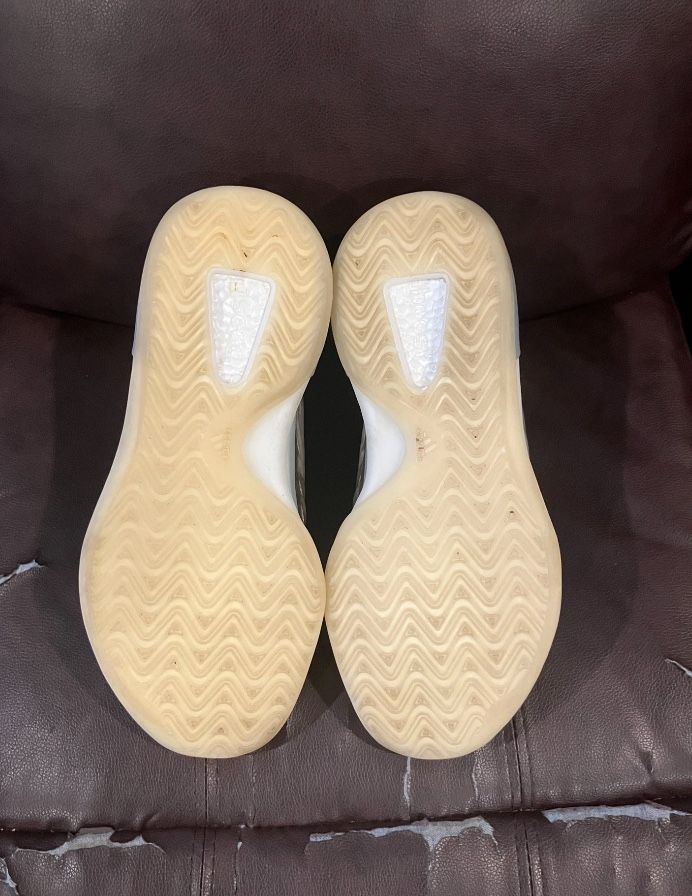 Adidas Yeezy QNTM Barium Size 11