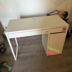IKEA MICKE Desk