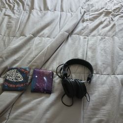 Headphones And Wallets 