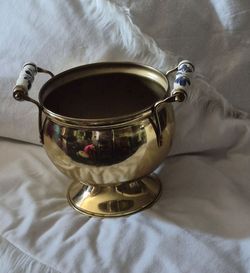 Brass pot delft blue ceramic handle