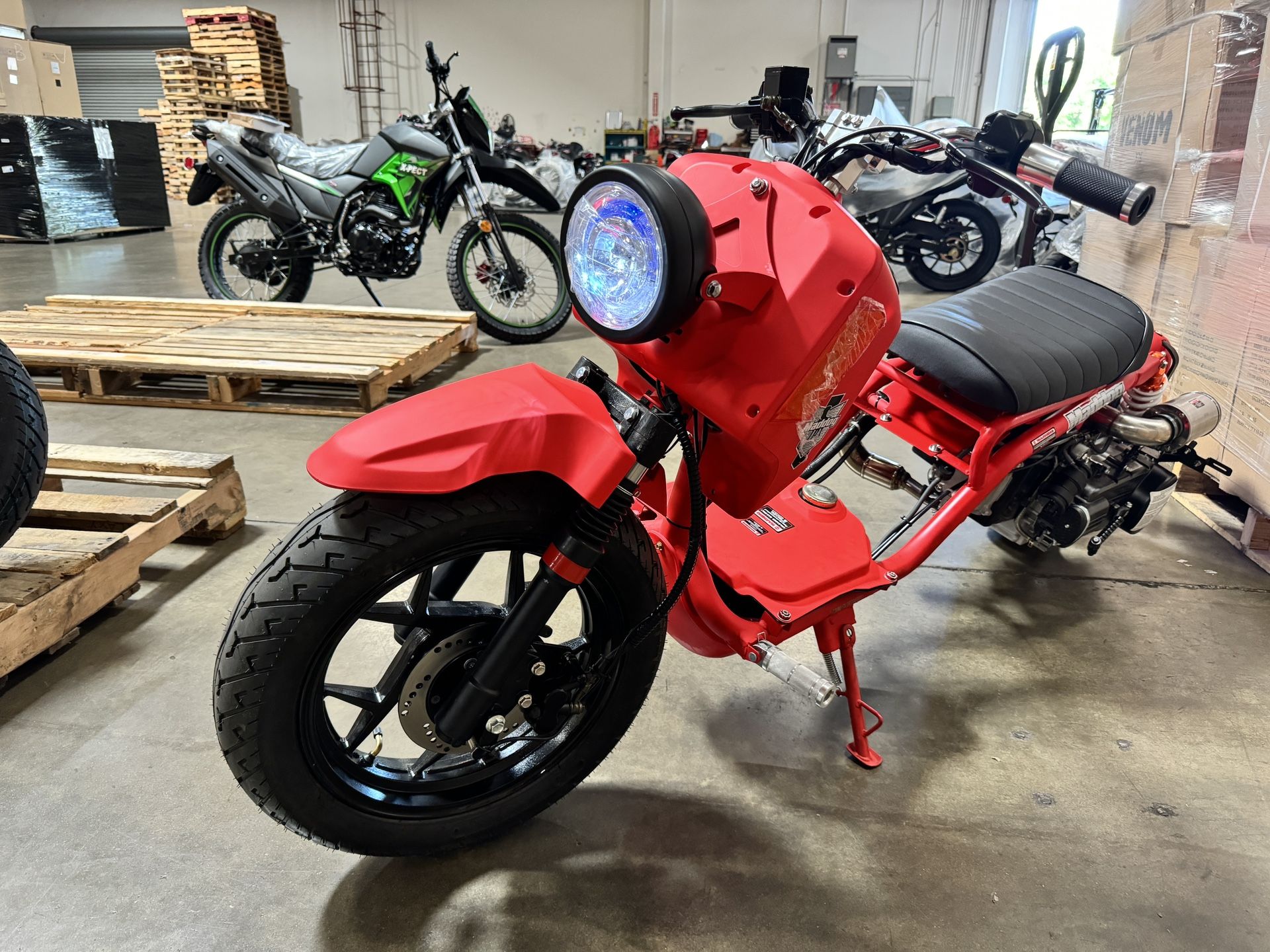 Maddog Scooters | 50cc And 150cc | Street Legal | Stretched Out Ruckus ...