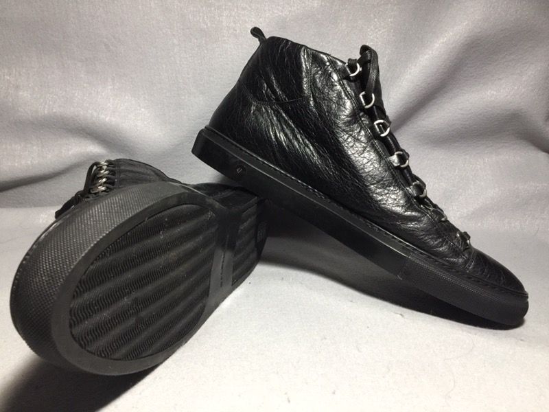 Forføre slå automatisk Authentic BALENCIAGA ARENA sneakers Black Lather 312715 for Sale in West  Covina, CA - OfferUp