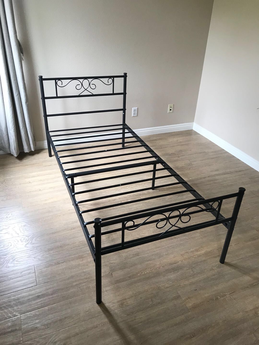 bed twin metal brand new. 65$