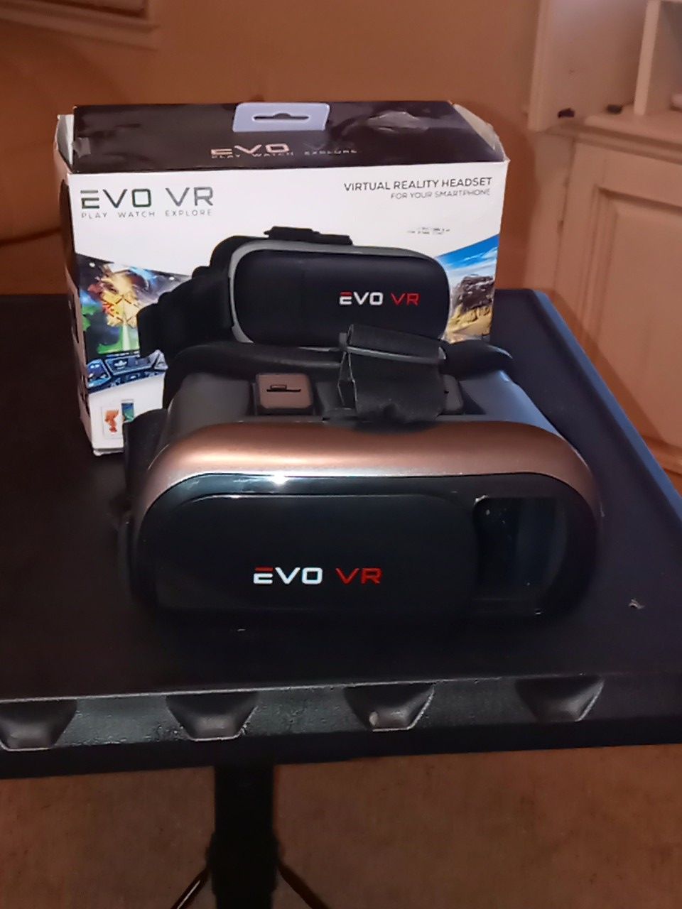 Evo vitural reality headset for smartphone