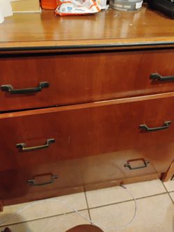 Queen size bedroom set pictures are shown also one night stand and a extra mirror.