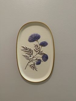 Hanging tray art