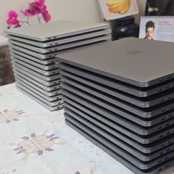 2021 MacBook Pro  A2485 16in M1 Max 32 Core GPU 32GB RAM 1TB SSD ,Excellent Condition on Good Promo Sale