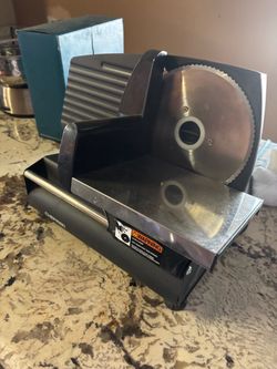 Electric meat slicer