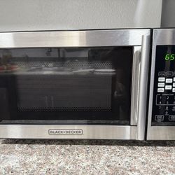 Microwave: BLACK+DECKER
