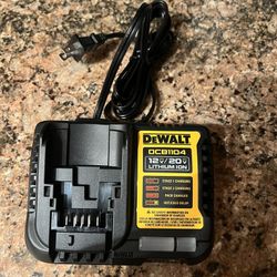 Dewalt “ 4 AMP” Charger 🔌 DCB1104• New