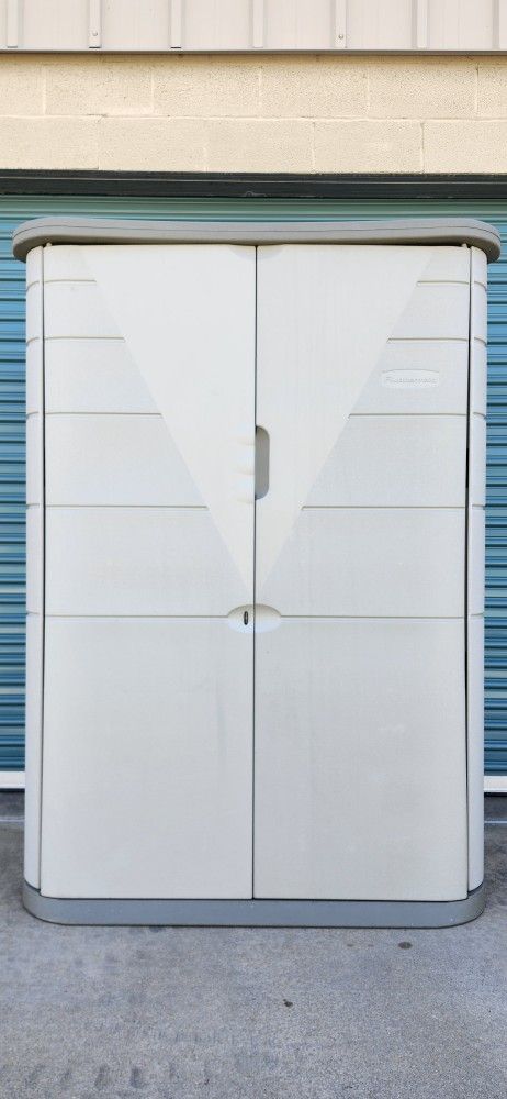 Rubbermaid Vertical Plastic Vinyl Resin Outdoor Storage Shed