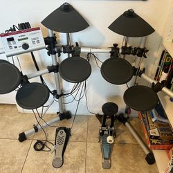 Yamaha DTXPRESS IV Electric Drum Set, Amplifier 