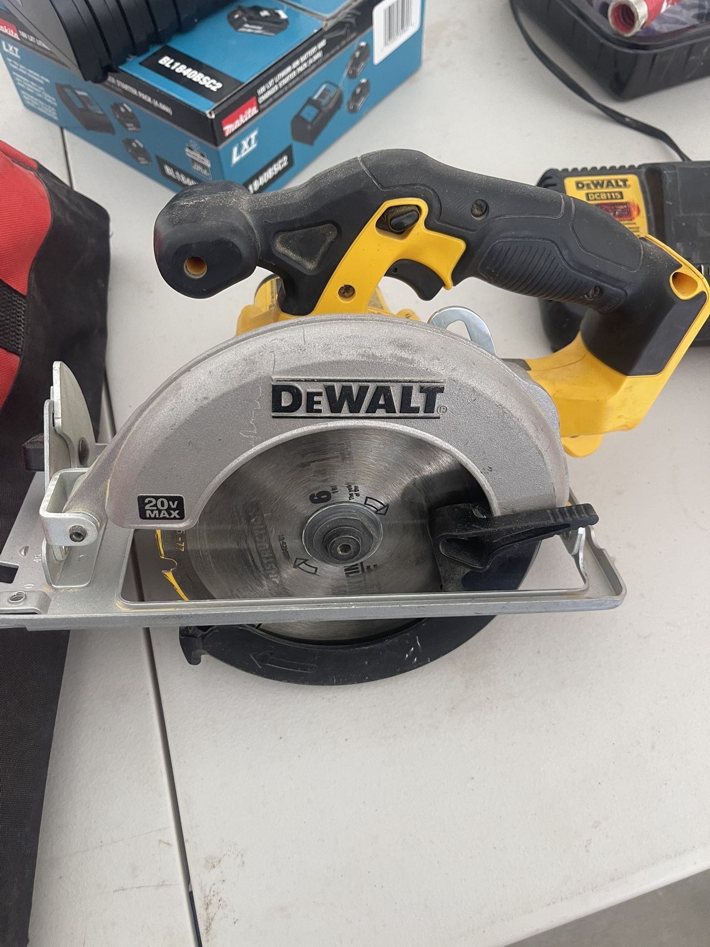 20v Dewalt Saw