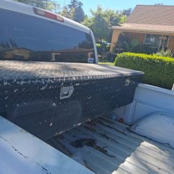 toolbox with Key for a Truck in good shape 