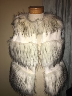 New faux fur vest sz large