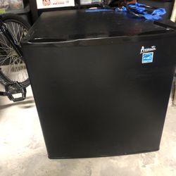 Avanti 1.7 CF Compact Refrigerator, Black