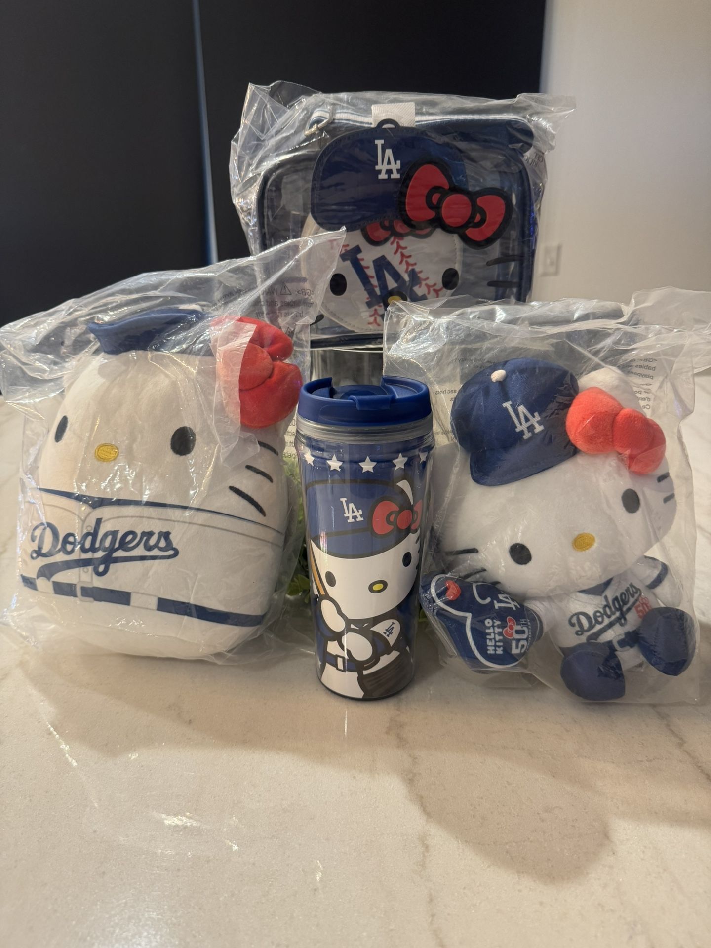 Los Angeles Dodgers Hello Kitty Party Pack