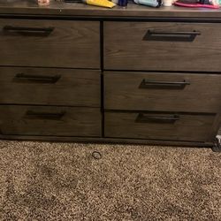 Matching 3 Piece Bedroom Chest With Mirror