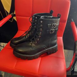 Vepose Women’s Boots Size 11 Bigfoot