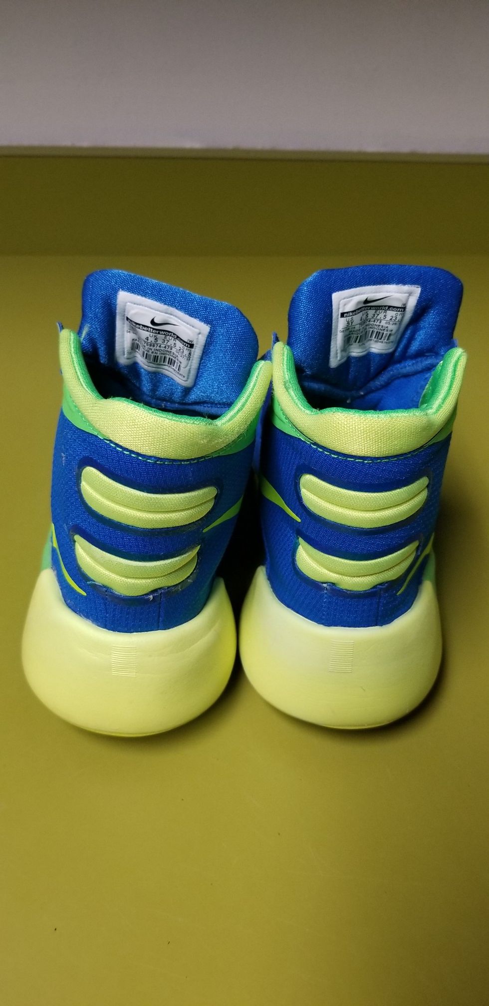 Boys nike hyperdunk size 5y