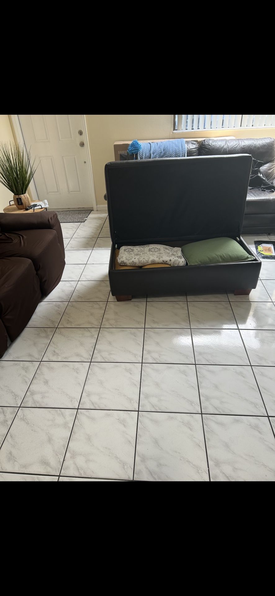 middle couch 