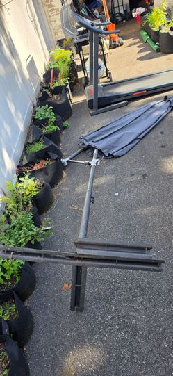 Outdoor standing umbrella