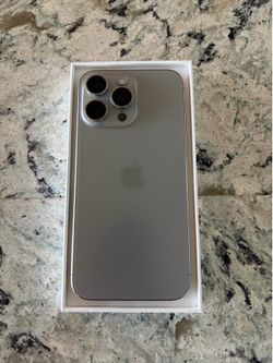 iPhone 15 Pro Max 256GB Natural Titanium – Unlocked – Excellent Condition!