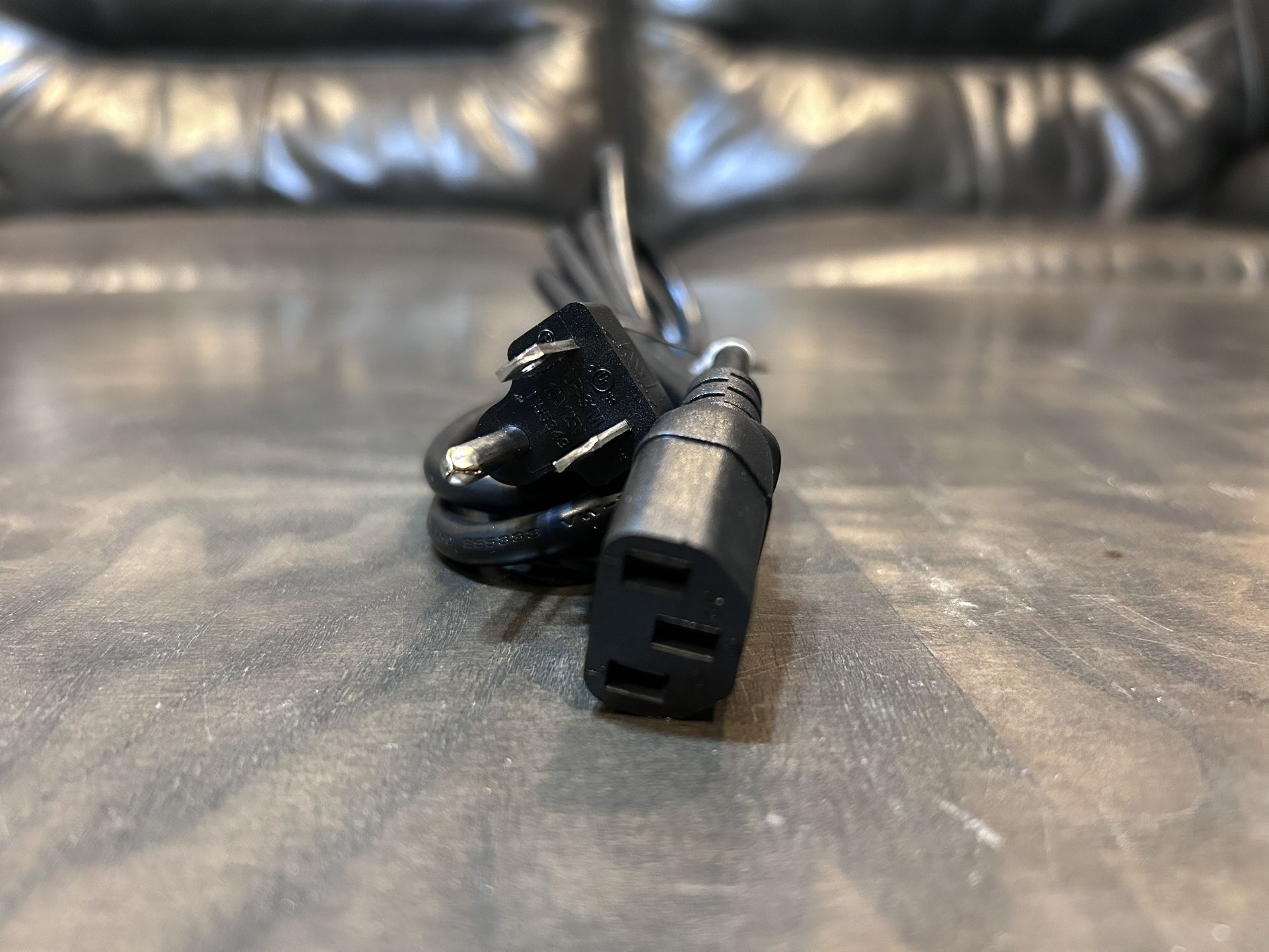 Universal Power cable 3 pin / 3 prong for desktop , AIO , monitor or other compatible devices 