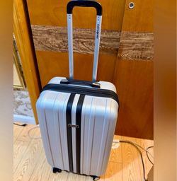 26” suitcase luggage Samsonite