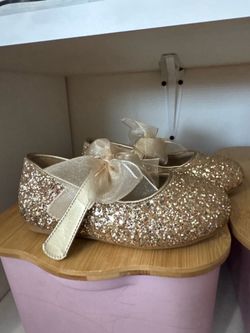 Size 9 little girls gold shiny dressy shoes