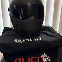 Alien Helmets Full Face Helmet - Matte Black w/ Tinted Visor 