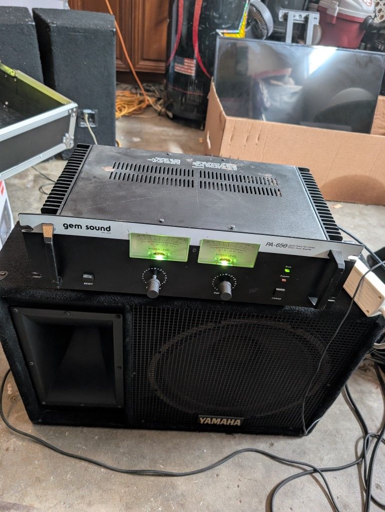 Gem Sound PA-650 2-Channels Amplifier (300/300 Watts @ 4 Omhs, 150/150 Watts @ 8 Omhs)