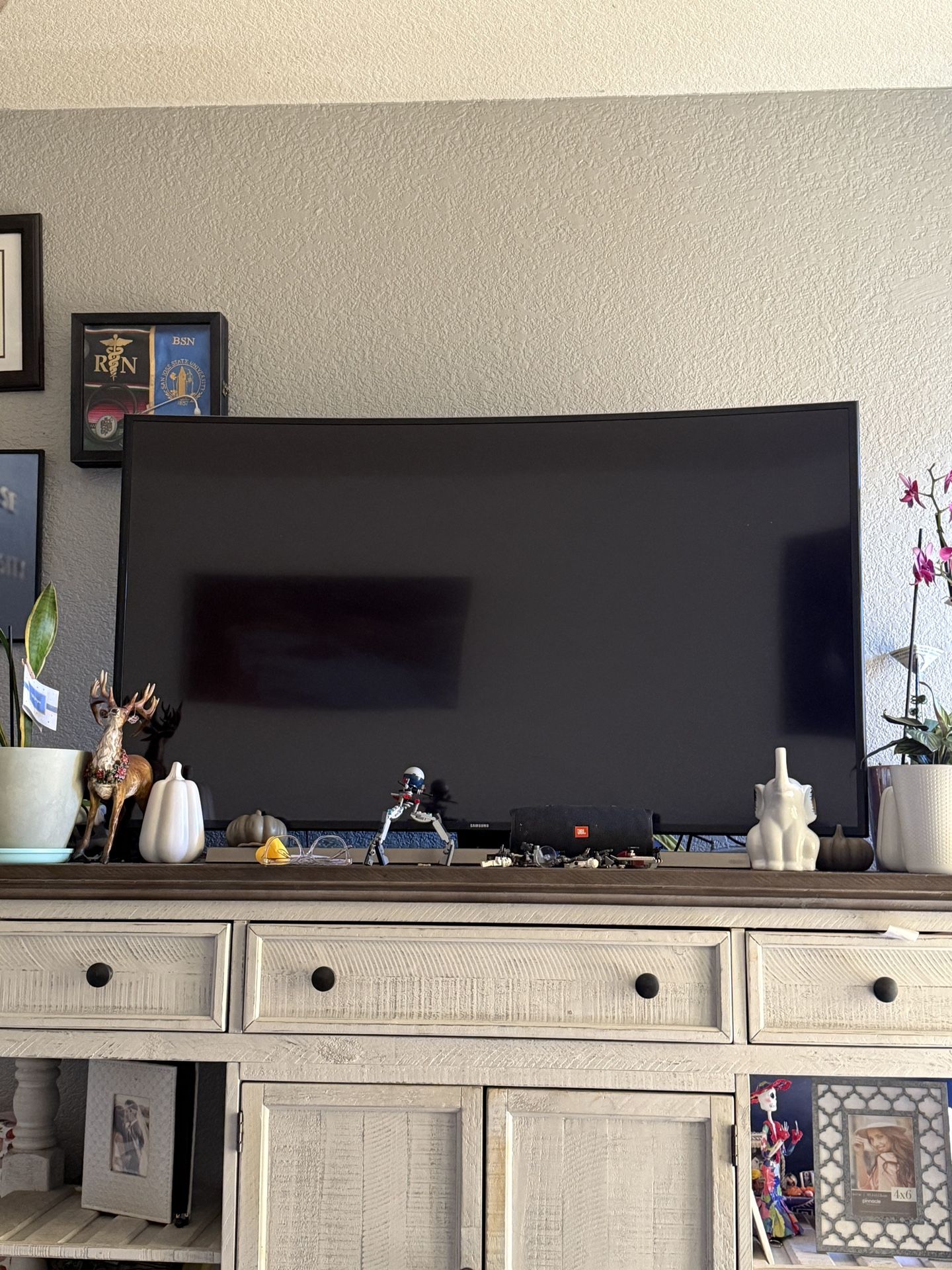 Samsung 49” JU6700 Curved Smart 4K UHD TV