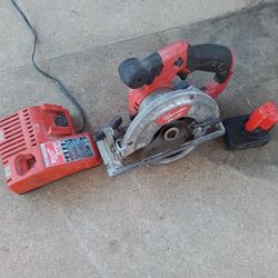 Milwaukee M12 Circular Saw With Battery And Charger 