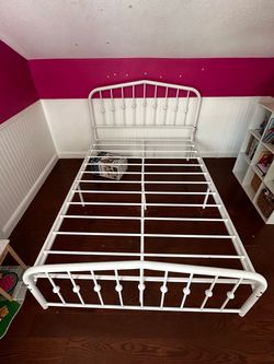 White Full size metal bed