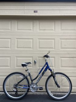 Giant Sedona DX Comfort Step-Thru Hybrid Bike – 26” – Small 14” Frame – 24 Speed – Bicycle 