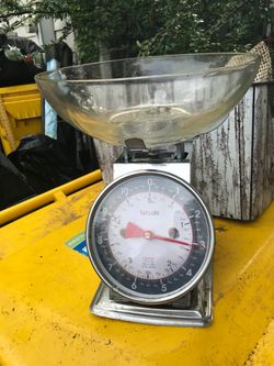 Nice large food scale with Crystal bowl everything goes for $15