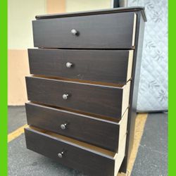 5 drawers dresser / Five drawers dresser