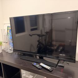 Samsung TV 38.5 Inch Diagonal TV with Roku 