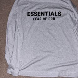 ESSENTIALS SWEATER