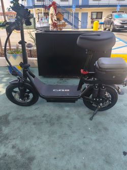 GQ8 electric scooter with U-lock