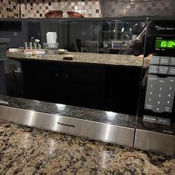 Panasonic Microwave Oven NN-SN686S Stainless Steel Countertop/Built-In with Inverter Technology and Genius Sensor, 1.2 Cubic Foot, 1200W