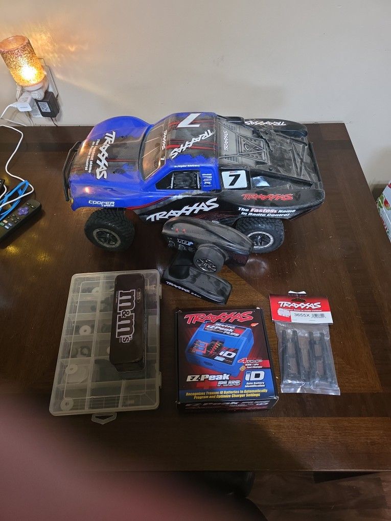 Traxxas Slash 4x4 1/8th Scale $500 Obo